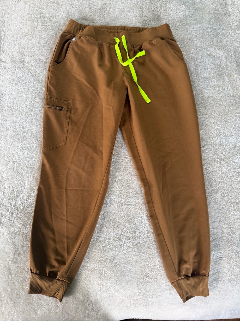 FIGS Zamora Jogger Scrub Pants in Earth sz L Petite - Picture 2 of 10